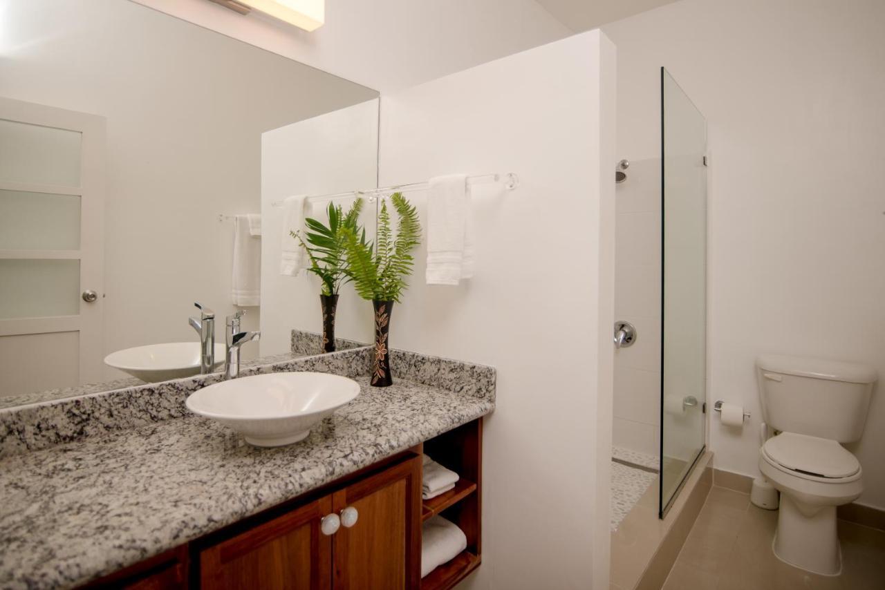 Whispering Seas Oceanfront Suite Ocho Rios Exterior foto