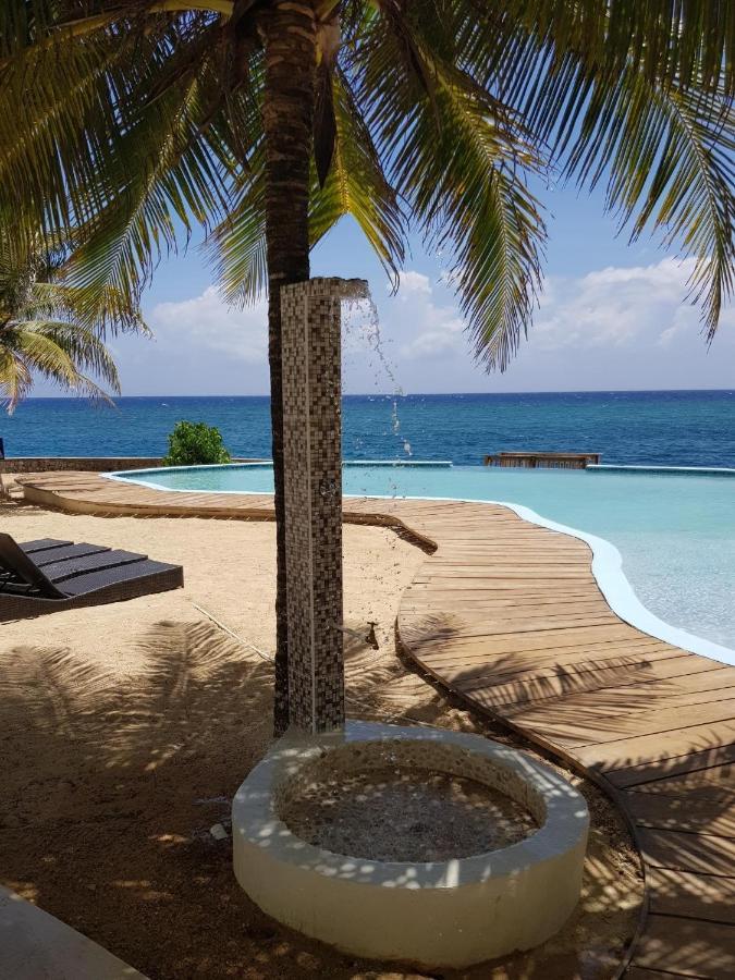 Whispering Seas Oceanfront Suite Ocho Rios Exterior foto