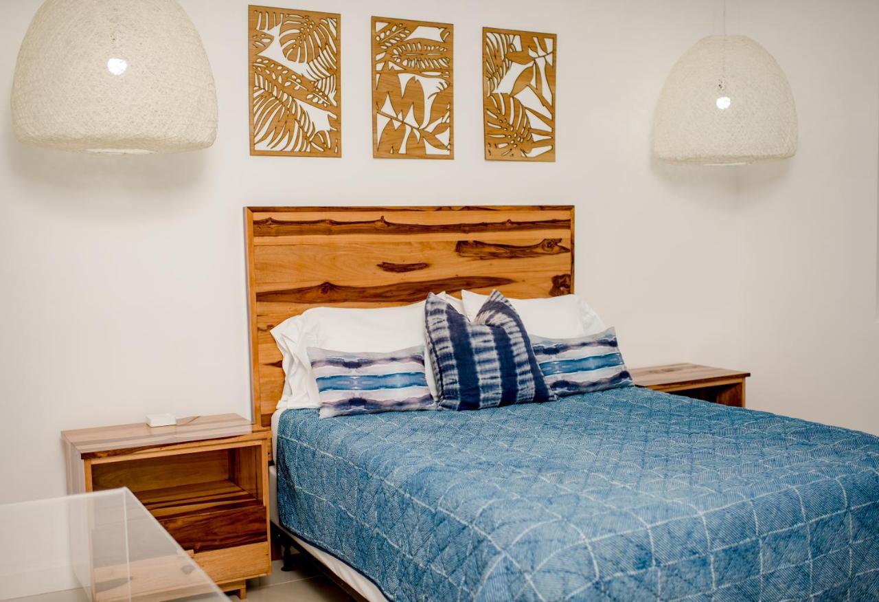Whispering Seas Oceanfront Suite Ocho Rios Exterior foto